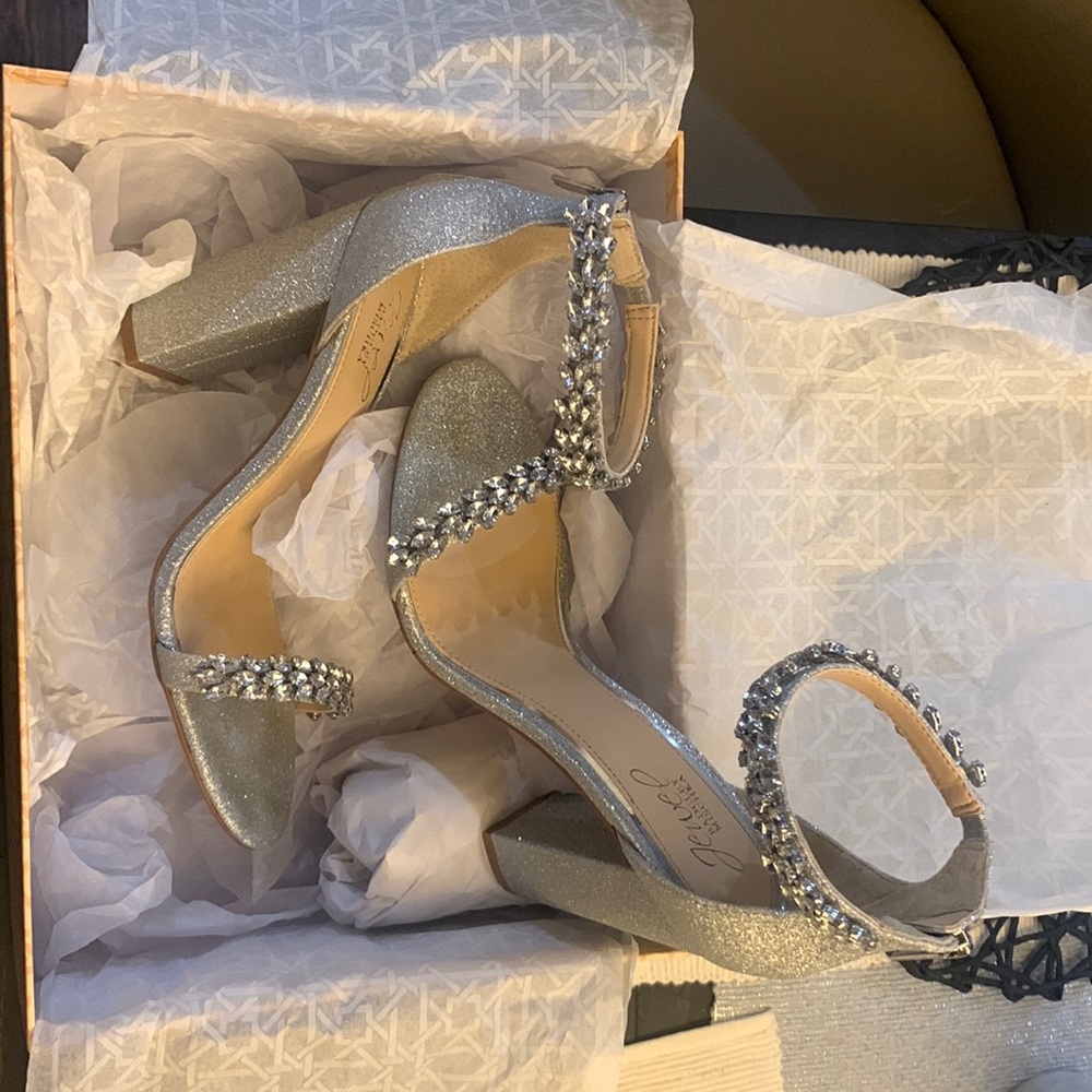 Jewel Badgley Mischka Women's Mayra Sandal Silver Glitter 8.5 Block Heel